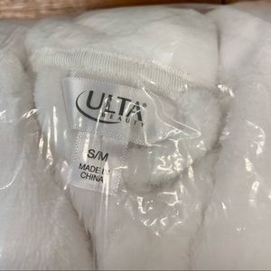 Women's plush bathrobe